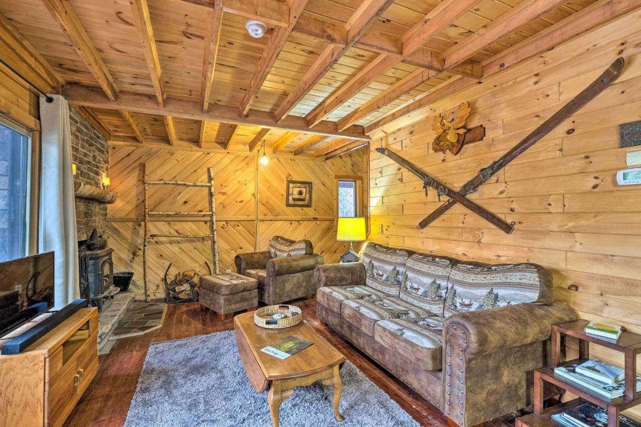 Villa Secluded Johnsburg Retreat With Hot Tub And Fire Pit Exterior foto
