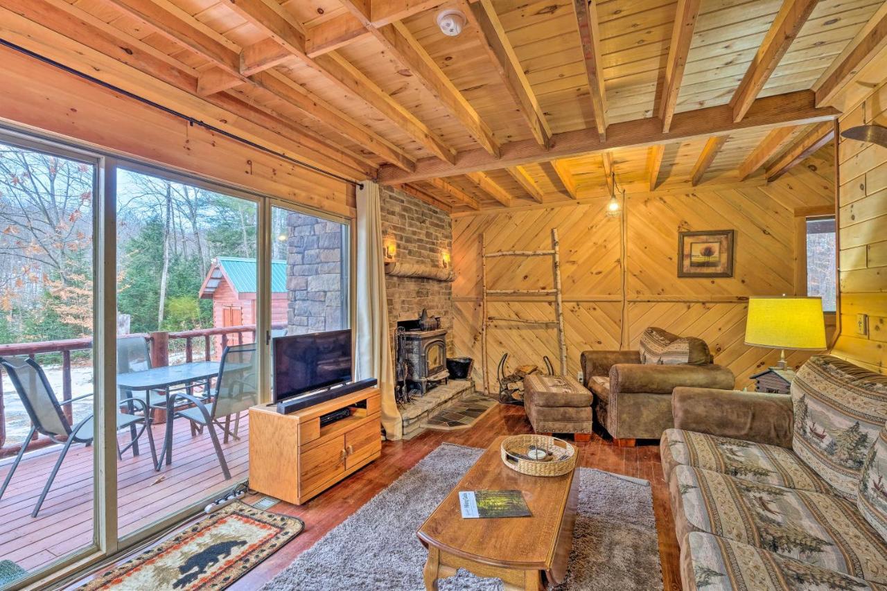 Villa Secluded Johnsburg Retreat With Hot Tub And Fire Pit Exterior foto