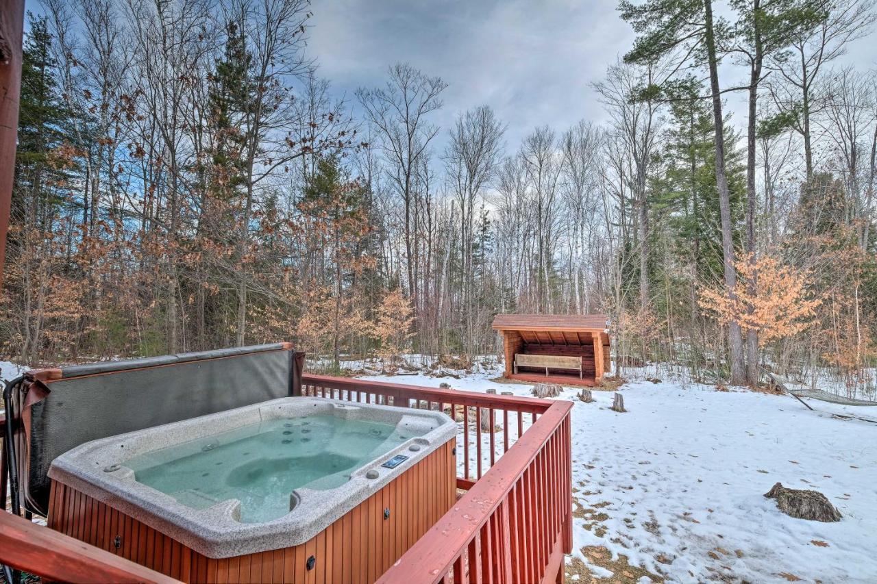 Villa Secluded Johnsburg Retreat With Hot Tub And Fire Pit Exterior foto