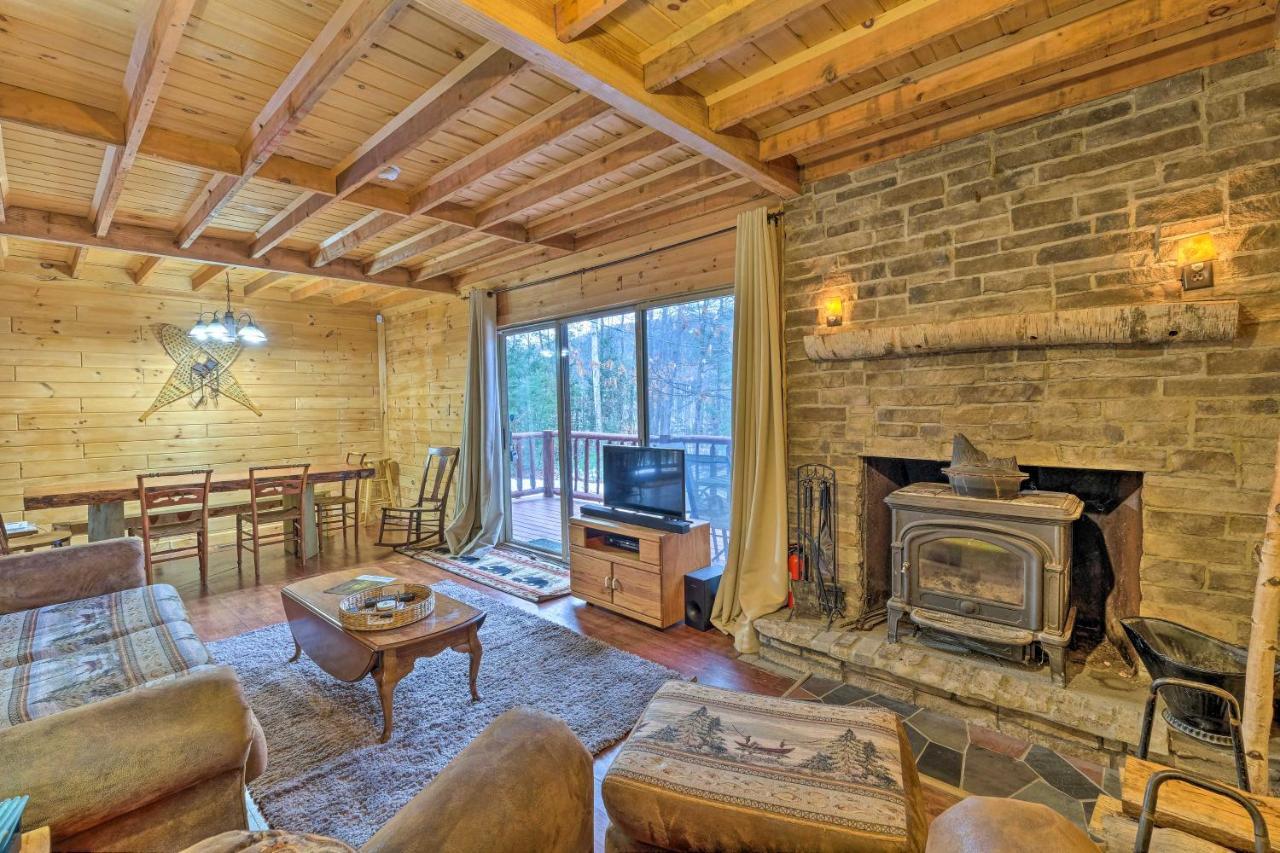 Villa Secluded Johnsburg Retreat With Hot Tub And Fire Pit Exterior foto
