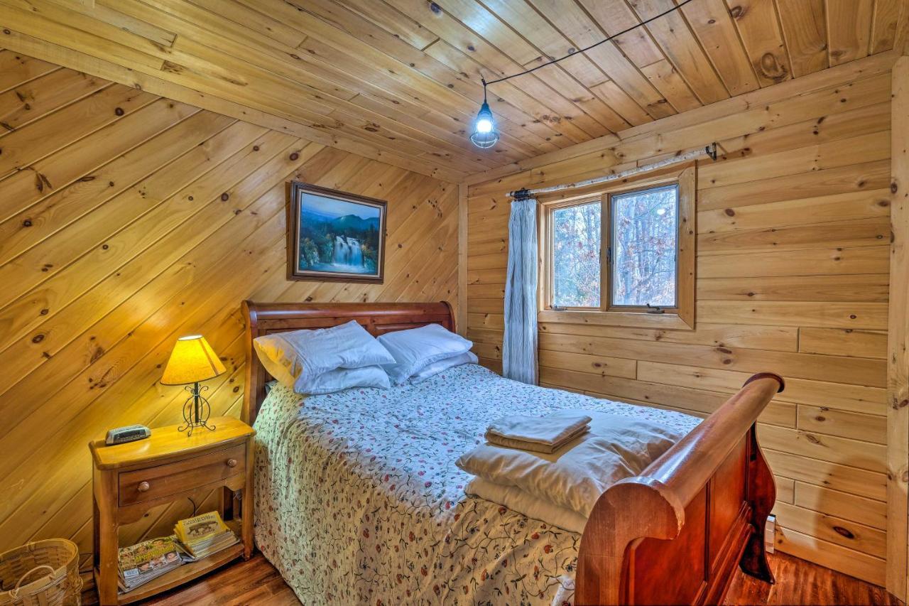 Villa Secluded Johnsburg Retreat With Hot Tub And Fire Pit Exterior foto